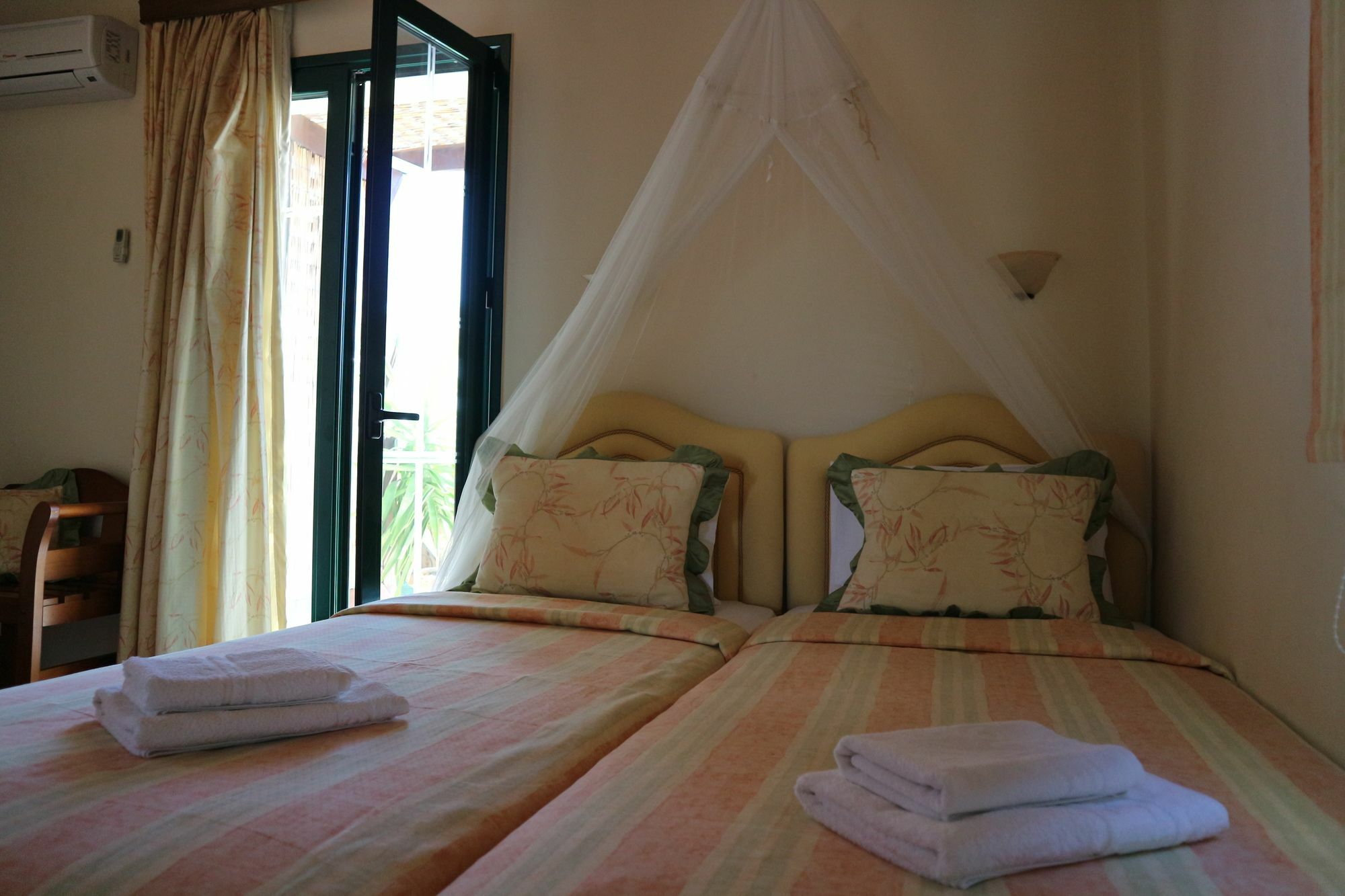 Orsalia Luxury Suites Platanés Exterior photo